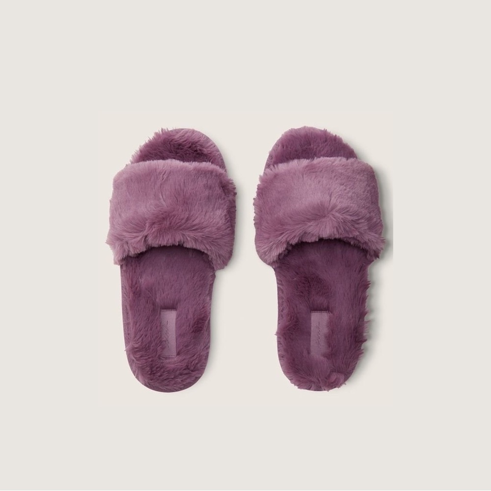 VICTORIA’S SECRET PINK Faux Fur Slippers